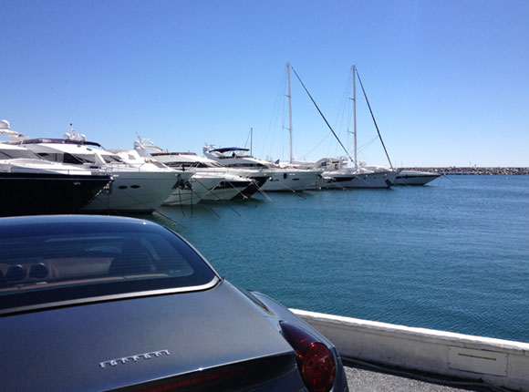 Luxe jachten in de haven van Puerto Banus